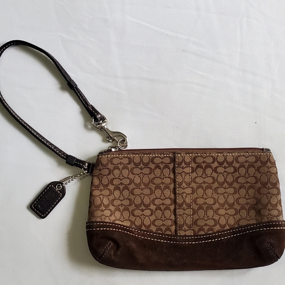 Coach Handbags - Coach Wristlet